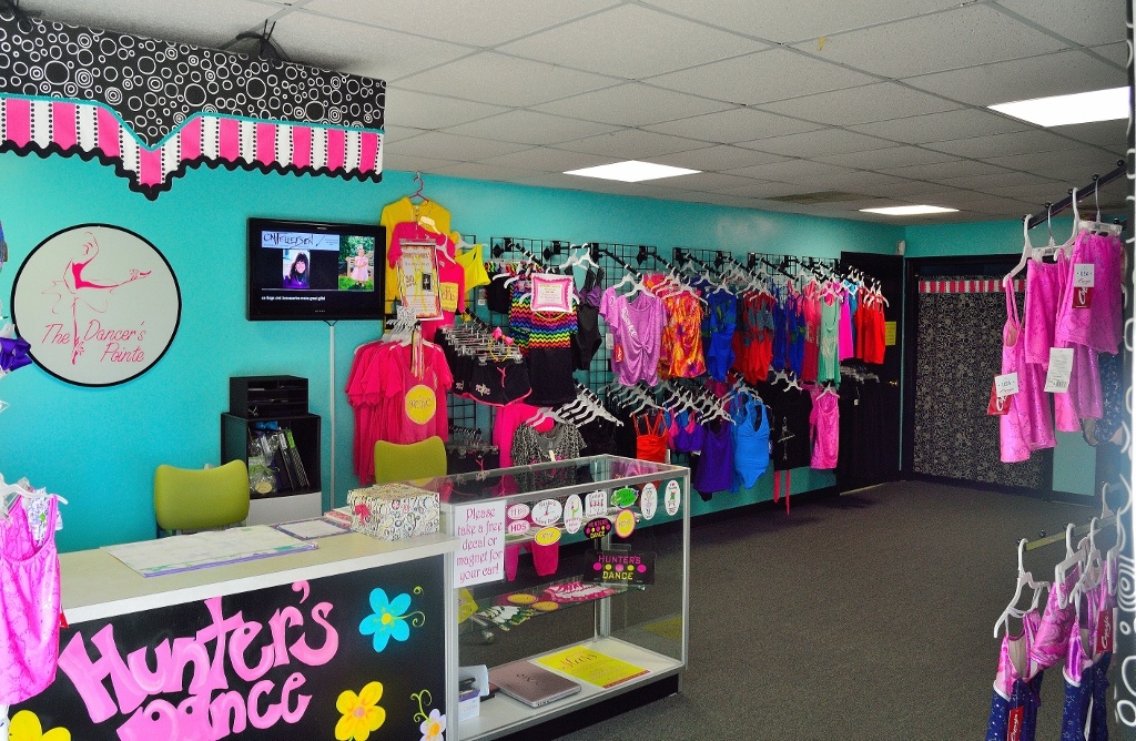  STORE WITH DANCE CLOTHES - CLOTHING FOR